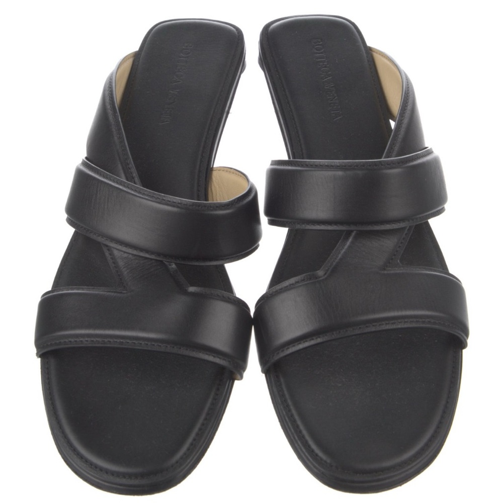 Bottega Veneta
Leather
Women's Size: 11 | IT 41